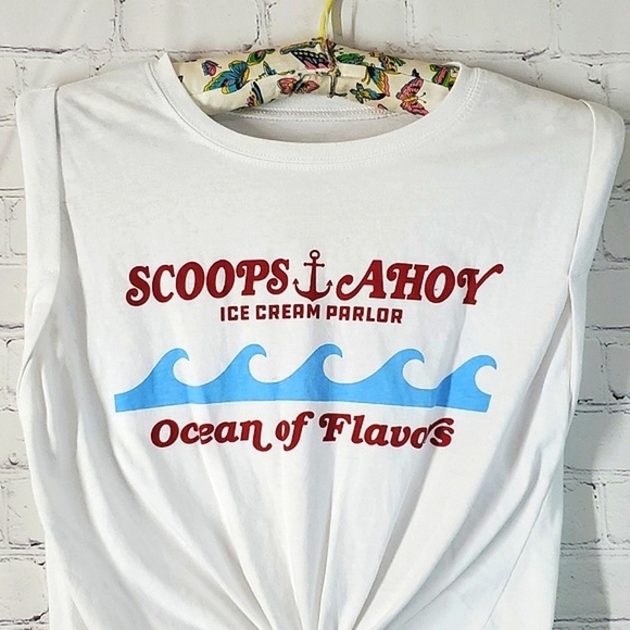 Netflix Stranger Things Scoops Ahoy Ice Cream Parlor White Tie Front Shirt Sz S - Picture 5 of 17